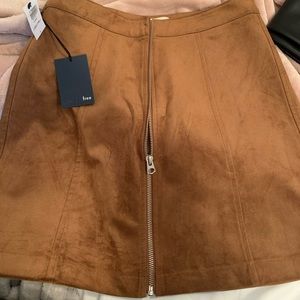 Brand new aritzia Wilfred skirt